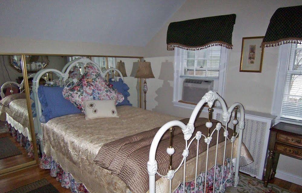 Wellesley Bed And Breakfast Екстериор снимка