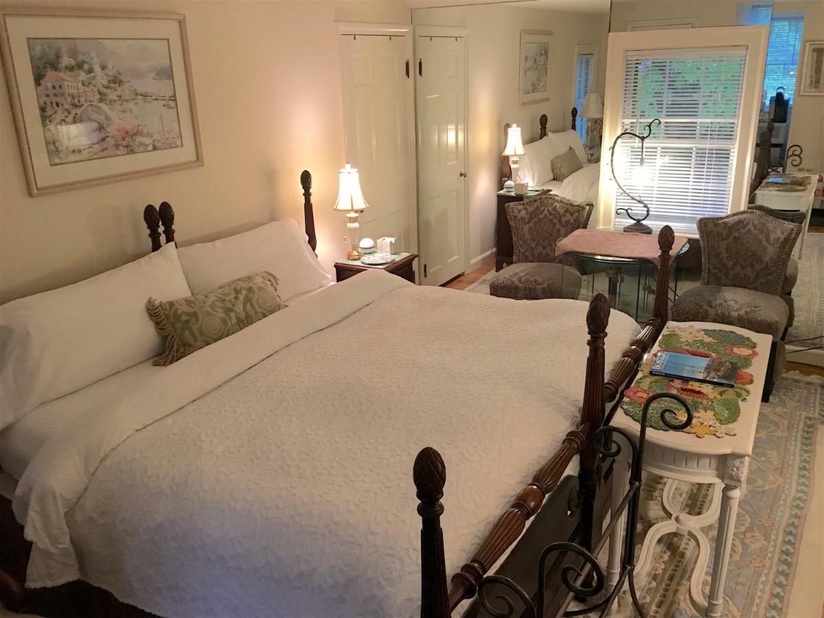 Wellesley Bed And Breakfast Екстериор снимка